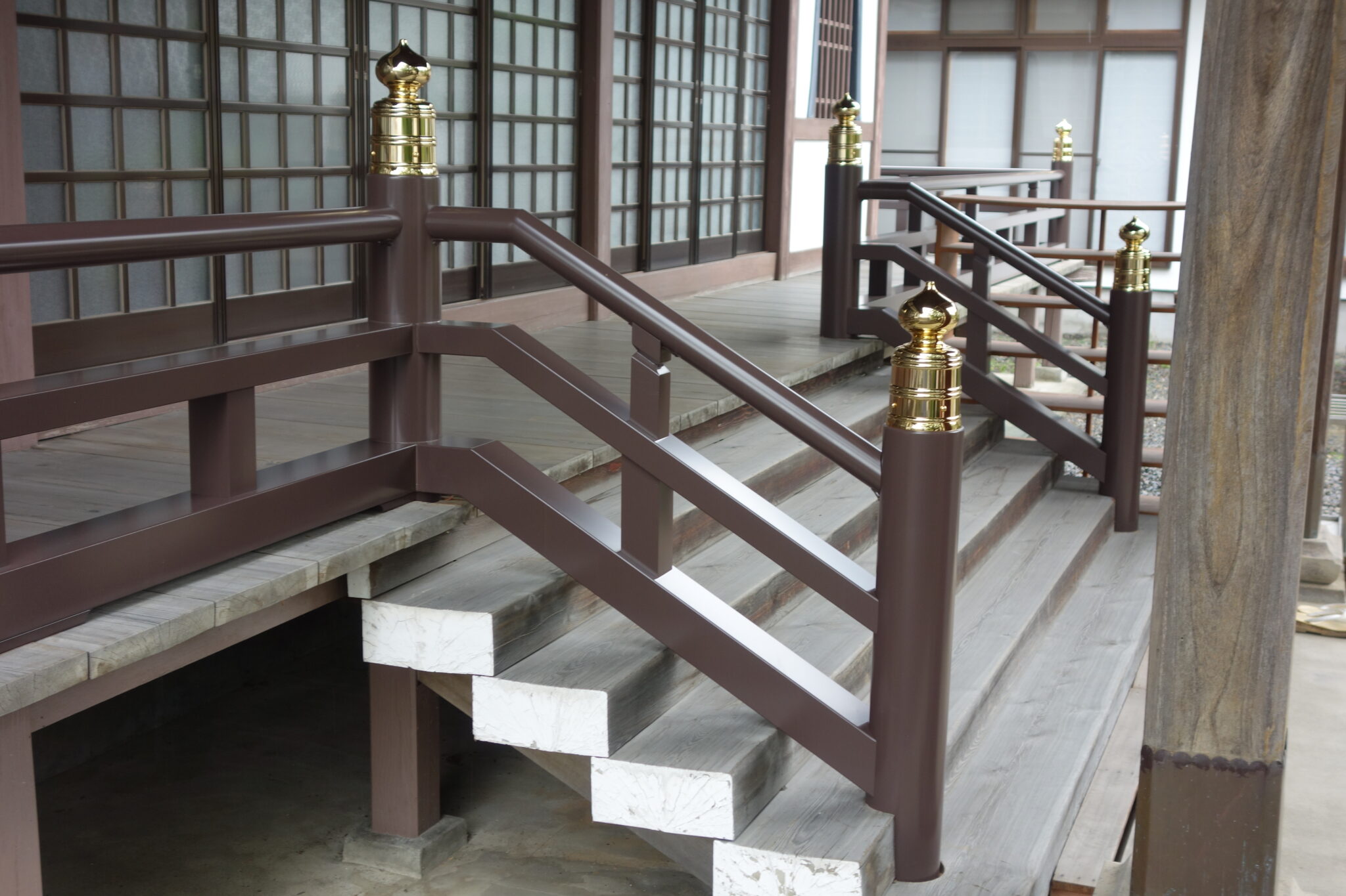 アルミ製 高欄手すり・太鼓橋手すり – 特許「アルミ社寺軒先枠組工法」泰平アルミ
